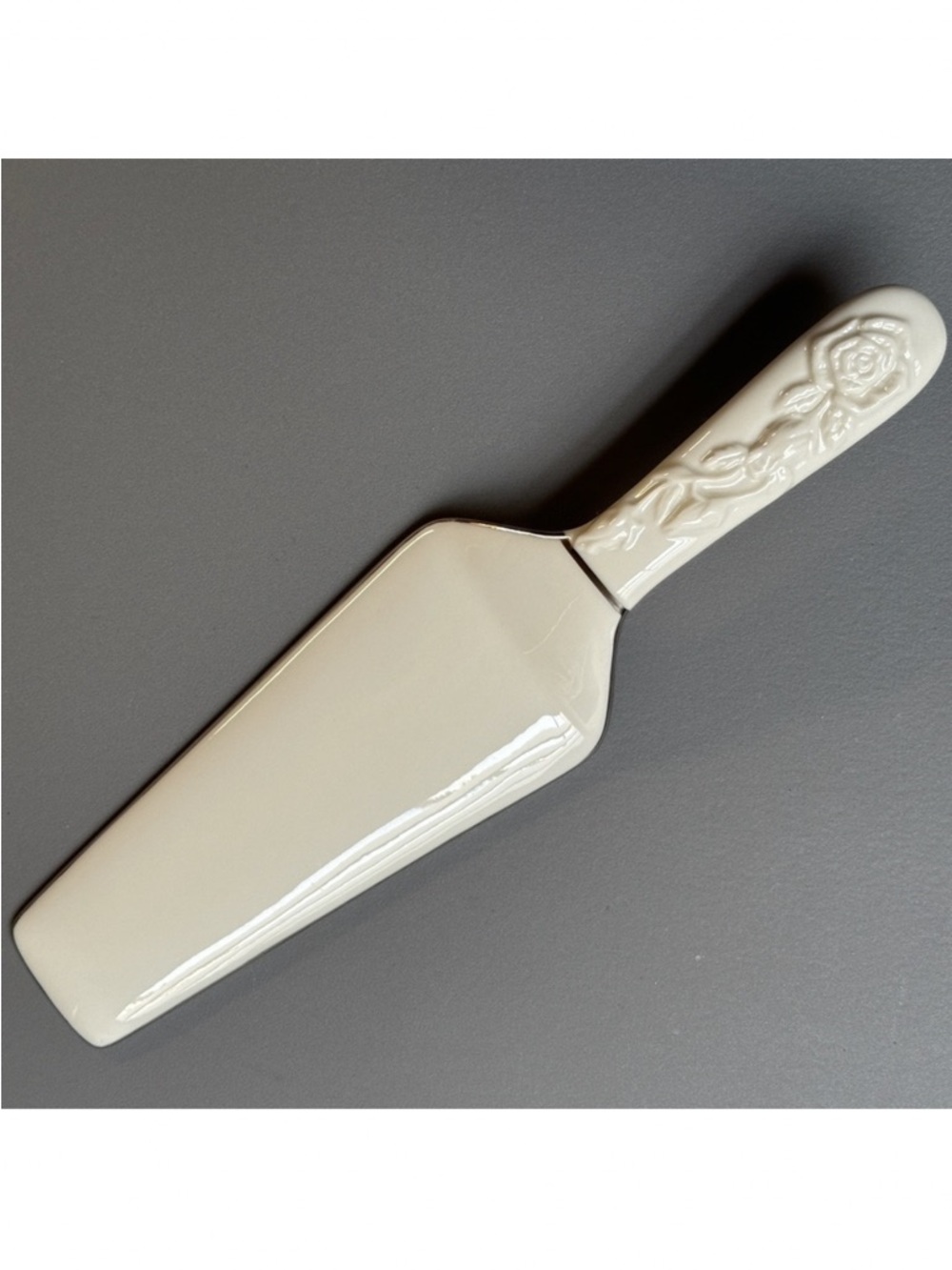 Vintage Royal Limited Porcelain Cake Server‎ - Ivory
